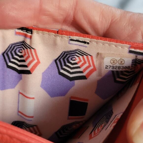 Rare Chanel Limited Edition Coco Mark Lucky Umbrella Compact Wallet Red - Picture 10 of 12